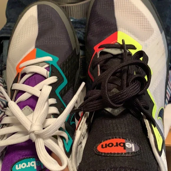 Lebron James XVIII - Picture 3 of 3